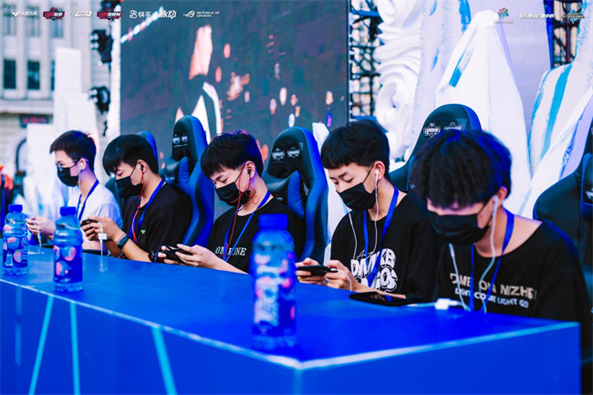 也展现了志 也展现了志