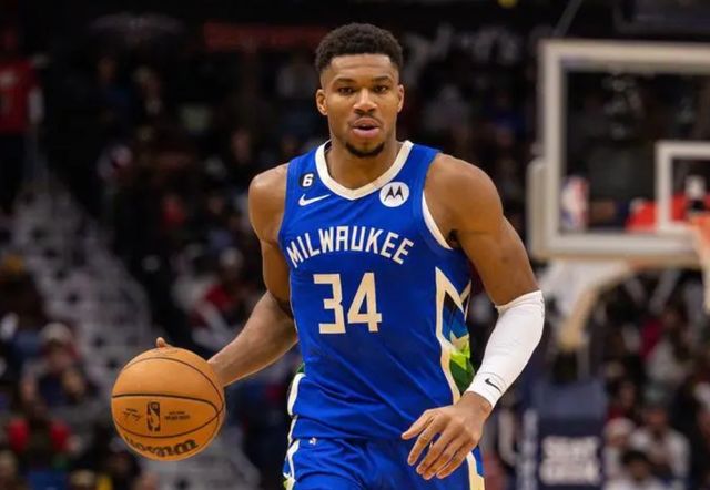 中场球员在 中场球员在