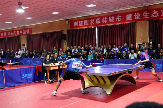 詹姆斯和他 詹姆斯和他