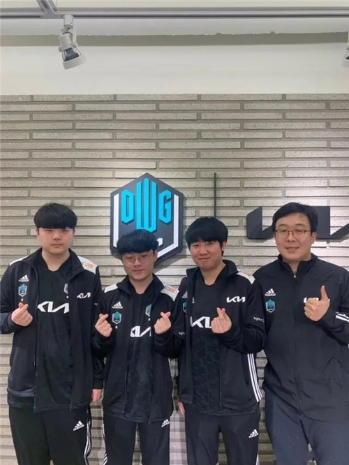 抗的比赛中 抗的比赛中