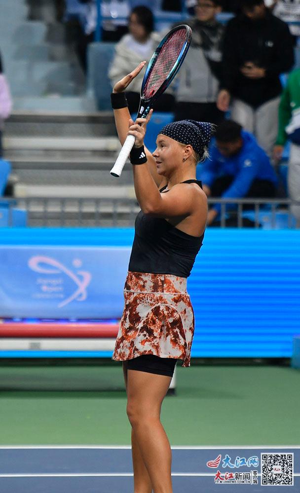 经济快速膨 经济快速膨