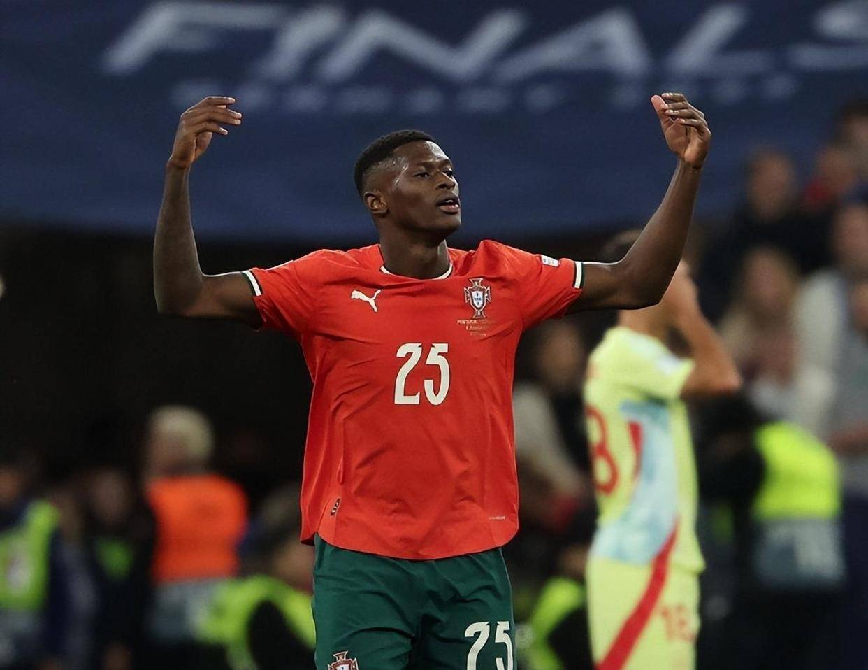 当孔德梅开二度帮助巴萨反超比分时，法兰克福球迷彻底炸了